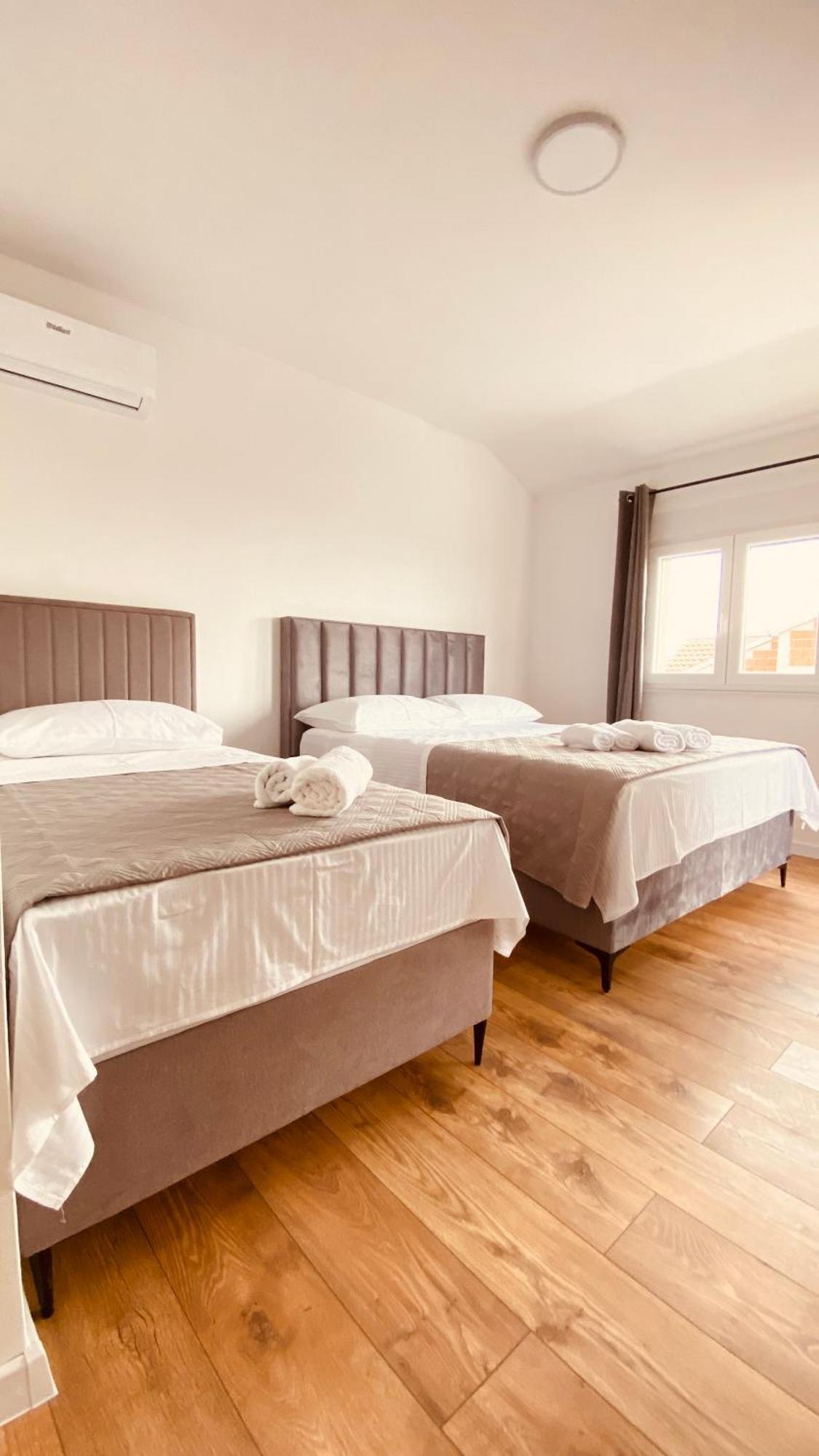 West Apartments Zára Kültér fotó
